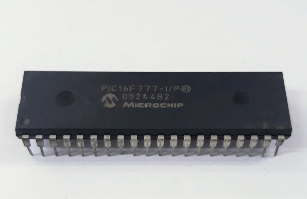 Cílený útok na prolomení zabezpečení chráněného mikrokontroléru Microchip PIC16F777 má chránit desítky let investic do specializovaných strojů a průmyslových aktiv. Pro mnoho koncových uživatelů je možnost získat heximální archiv z uzamčeného mikrokontroléru Microchip PIC16F777 jedinou schůdnou cestou ke klonování nebo duplikování základních komponent, když původní dodavatel již neposkytuje podporu. Rozhodnutím se dekódovat nebo hacknout zabezpečenou architekturu stávajícího mikroprocesoru Microchip PIC16F777 mohou organizace úspěšně duplikovat svůj důležitý firmware na nový hardware mikrokontroléru Microchip PIC16F777 a efektivně tak obejít omezení uzamčeného nebo šifrovaného prostředí. Naše odborné znalosti vám umožňují duplikovat data flash a eeprom z jakéhokoli vestavěného mikrokontroléru Microchip PIC16F777 a zajistit tak 100% přesnost zachování binární logiky. To zajišťuje, že program zůstane funkčním aktivem, a zabraňuje tak katastrofální ztrátě proprietárních algoritmů uložených v paměti mikrokontroléru Microchip PIC16F777.