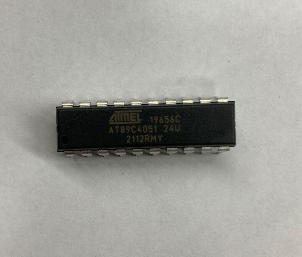 Nuestro equipo técnico cuenta con un conjunto de herramientas personalizadas y de calidad industrial para gestionar sistemas embebidos protegidos. Nuestras capacidades incluyen:
Lectura y decodificación de memoria flash y EEPROM protegidas desde el MCU AT89C4051 protegido
Recuperación y descompilación del firmware hexadecimal del microprocesador AT89C4051 bloqueado en código fuente legible en ensamblador o similar a C
Clonación y duplicación del firmware protegido del microcontrolador AT89C4051 en nuevos chips
Restauración de sistemas no funcionales cuando el programa original cifrado del microprocesador AT89C4051 ya no está disponible
Proporcionamiento de código limpio y editable, apto para depuración, migración o mejora