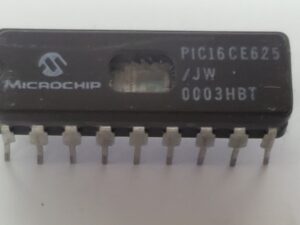 Nuestro procedimiento para atacar la protección del MCU PIC16CE625 Análisis inicial: Comenzamos inspeccionando el chip objetivo con lupa y probando la instrumentación para identificar esquemas de protección y posibles puertas traseras. Conexión de la interfaz: Mediante técnicas de sondeo precisas, establecemos acceso físico a la memoria flash o EEPROM, a menudo mediante la interfaz directa de pines o el acceso a la traza de la PCB. Protección de bypass: Nuestro servicio se centra en explotar las vulnerabilidades conocidas en los mecanismos de protección de código del PIC16CE625. Dependiendo de la configuración, esto puede implicar fallos de alimentación, manipulación del reloj o microsondeo para desbloquear la memoria bloqueada. Volcado de firmware: Una vez evadida la protección, realizamos un volcado completo del archivo de firmware (incluyendo flash, EEPROM y bits de configuración) a un formato binario o hexadecimal legible.