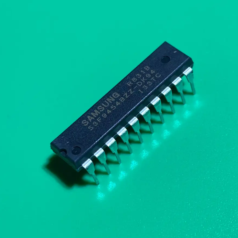 Мы предоставляем полный набор услуг по взлому прошивки IC S3F9454B и извлечению, дублированию или клонированию содержимого флэш-памяти чипа, EEPROM и программной памяти. Наш процесс включает:
Безопасное извлечение IC: мы физически и логически получаем доступ к чипу для извлечения прошивки, не повреждая исходное устройство.
Сброс прошивки: мы открываем заблокированную прошивку и извлекаем шестнадцатеричные файлы, двоичные архивы и другие защищенные данные памяти.
Расшифровка и анализ: если прошивка зашифрована, мы используем расширенный анализ и методы подбора, чтобы расшифровать и декодировать ее.
Дизассемблирование и декомпиляция: наши инженеры могут преобразовать сырую прошивку в читаемый язык ассемблера и во многих случаях реконструировать исходный код C/C++ для более легкой модификации или повторного использования.
Дублирование и клонирование: мы можем копировать прошивку с одного устройства на другое, создавая рабочие клоны для замены, тестирования или репликации устаревшей системы.