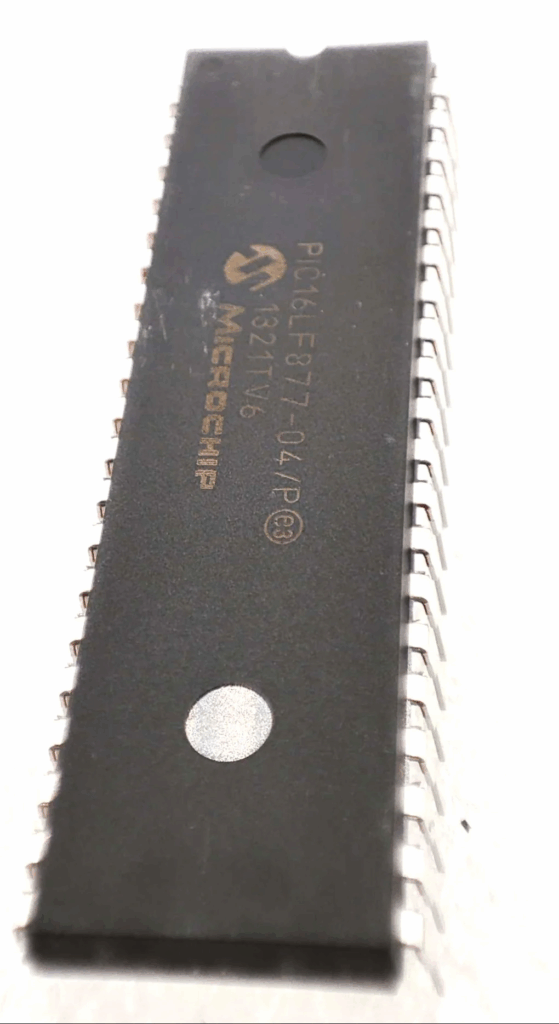 تغطي خدمة برنامج معالج PIC16LF877 من Microchip، المحمي بنسخة محمية، دورة حياة كاملة لاستعادة البرامج الثابتة ونسخها دون تعريض العملاء لمخاطر غير ضرورية:

تحديد متغير وحدة التحكم الدقيقة PIC16LF877 المؤمنة، وتخطيط الذاكرة (الفلاش، EEPROM، كلمات التكوين).

استخراج غير مدمر ومعالجة آمنة لأرشيفات البرامج الثنائية/السداسية.

استعادة ملفات البرامج التالفة أو الجزئية إلى صيغ برامج أو ملفات قابلة للاستخدام.

استنساخ/نسخ البرامج الثابتة لأغراض النسخ الاحتياطي أو الإنتاج أو الترحيل المشروعة على متحكم PIC16LF877 المشفر من Microchip.

خدمات فك التشفير عند وجود إجراءات تشفير أو حماية.

إنشاء خريطة شفرة مصدرية منقحة وموثقة (إن أمكن) وصور برامج تم التحقق منها لإعادة النشر.