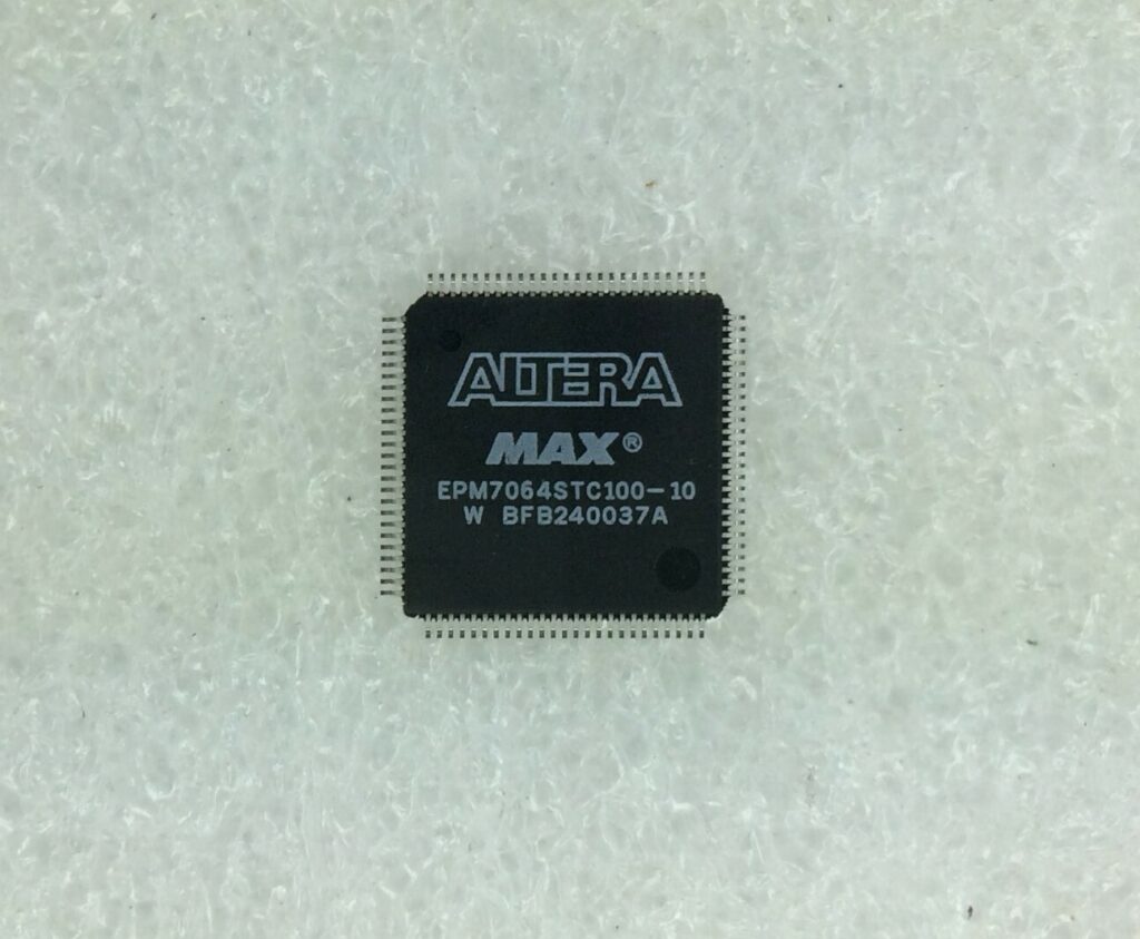 Oryginalny kod źródłowy lub pliki konfiguracyjne ulegają utracie z powodu zmian kadrowych, wycofania się dostawców lub starzenia nośników danych. Nasza usługa koncentruje się na odzyskiwaniu zabezpieczonych i zablokowanych danych projektowych z zabezpieczonego układu CPLD Altera EPM7064AETC100-4N, aby klienci mogli przywrócić funkcjonalność lub zduplikować istniejący sprzęt. Niezależnie od tego, czy celem jest odzyskanie pliku binarnego lub heksametalogowego, rekonstrukcja działania wbudowanej logiki, czy wyodrębnienie zarchiwizowanych danych programu w celu konserwacji, stosujemy strukturalne metody dekodowania i odzyskiwania użytecznych informacji, respektując ograniczenia układu CPLD Altera EPM7064AETC100-4N. Umożliwia to bezpieczne klonowanie lub kontrolowaną duplikację bez konieczności przeprojektowywania całego systemu. Z technicznego punktu widzenia odzyskiwanie EPM7064AETC100-4N może być trudne, ponieważ układy CPLD opierają się na wewnętrznych strukturach pamięci nieulotnej, a nie na konwencjonalnych układach flash lub EEPROM. Urządzenia są często szyfrowane lub zabezpieczone bitami zabezpieczającymi, co uniemożliwia standardowy odczyt. W zależności od stanu i poziomu ochrony inżynierowie mogą być zmuszeni do zaatakowania mechanizmów ochrony, złamania kontroli dostępu lub dekapsulacji obudowy w celu przeprowadzenia głębszej analizy.