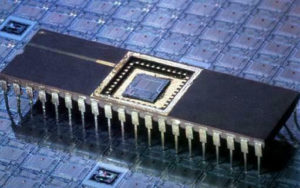 Break PIC18F4220 Microcontroller Flash Memory