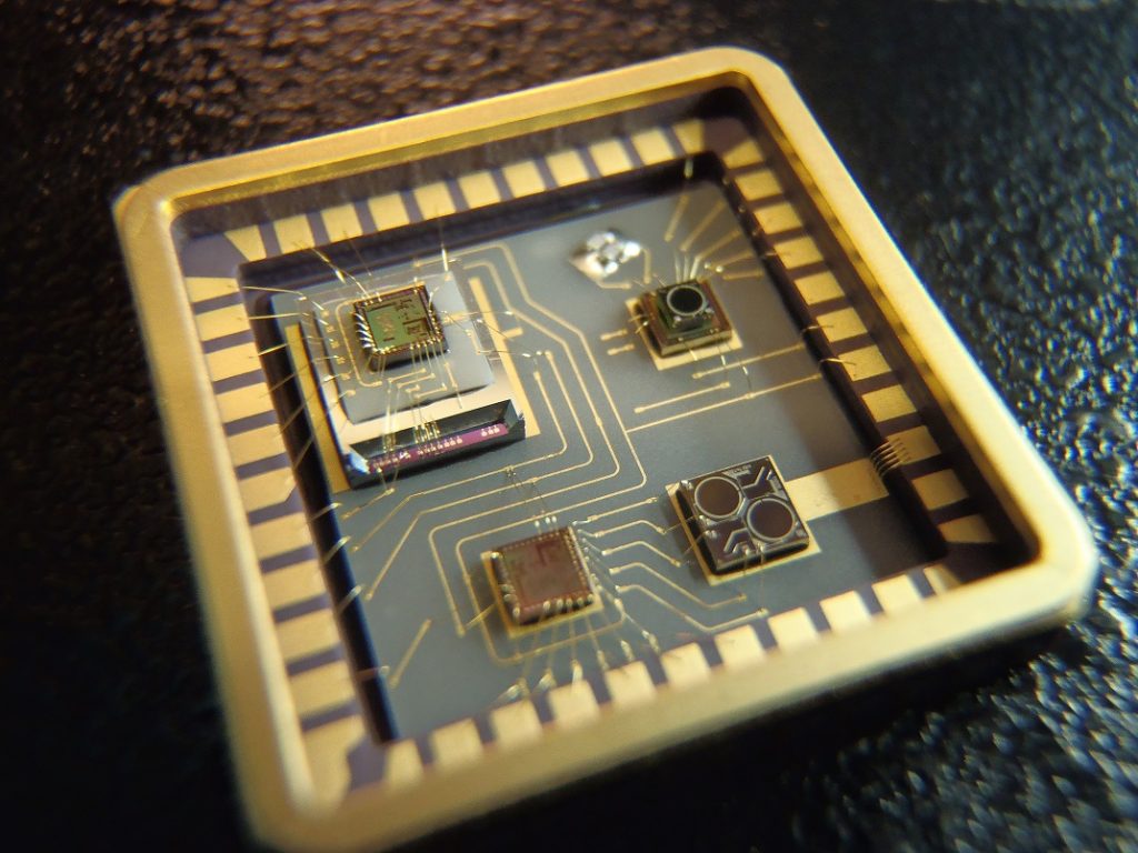 Break IC PIC16C556A and make mcu pic16c556a clone which is provide the same functions as original one after read microcontroller Software from embedded memory