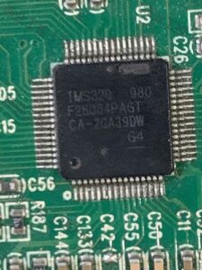Texas Instruments TMS320F28034PNQ MCU romper es un proceso para desbloquear tms320f28034pnq memoria flash del controlador y luego leer los datos incrustados de tms320f28034pnq microcontrolador;